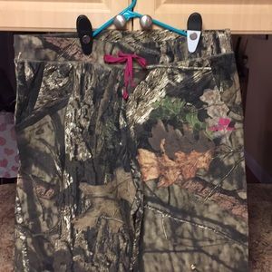HOLD BRAND NEW MOSSY OAK LADIES XXL (20) 2xg PANTS